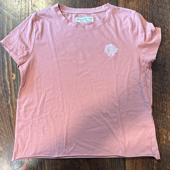 Abercrombie Kids Pink Short Sleeve Tee with Shell Design - Picture 1 of 4